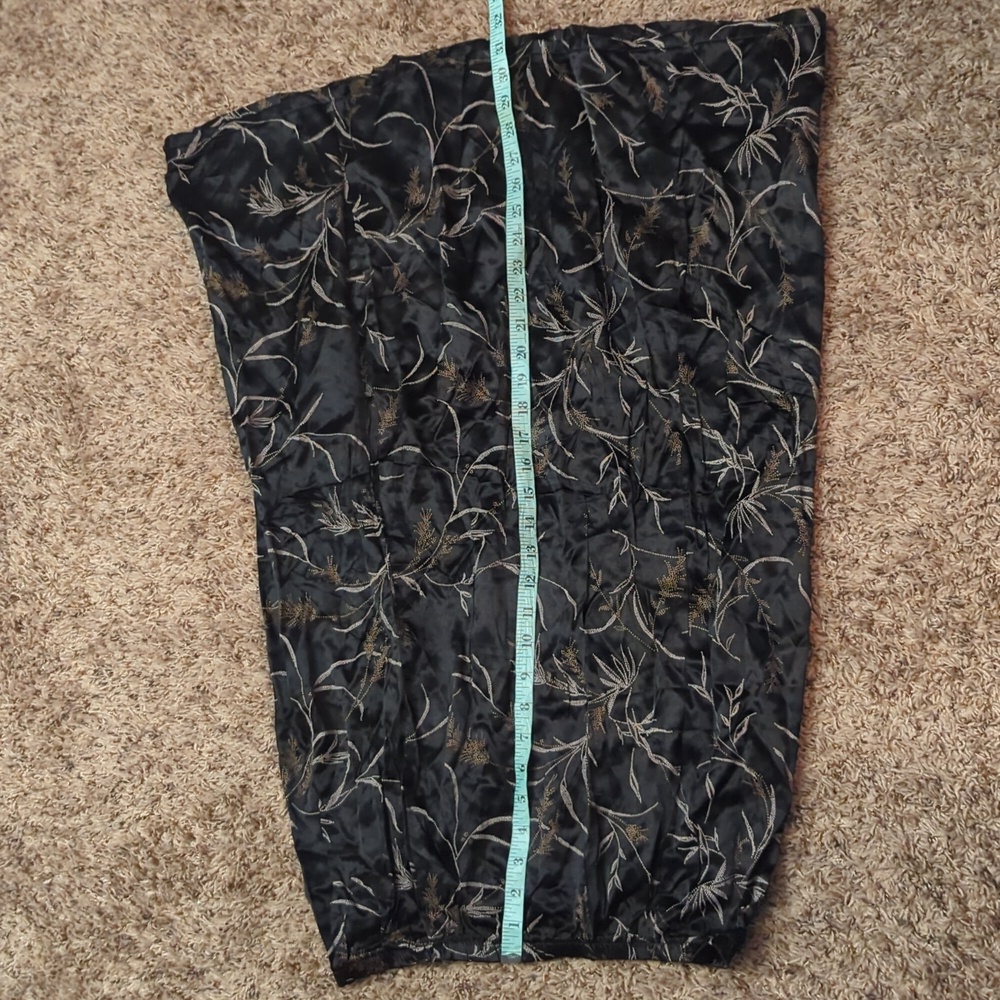 *. Skirt